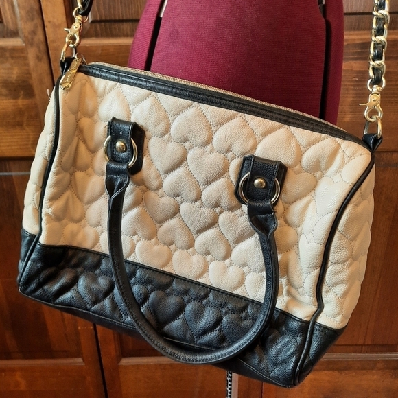 Vintage Y2K Betsey Johnson cream black faux leather quilted heart handbag purse - Picture 11 of 13